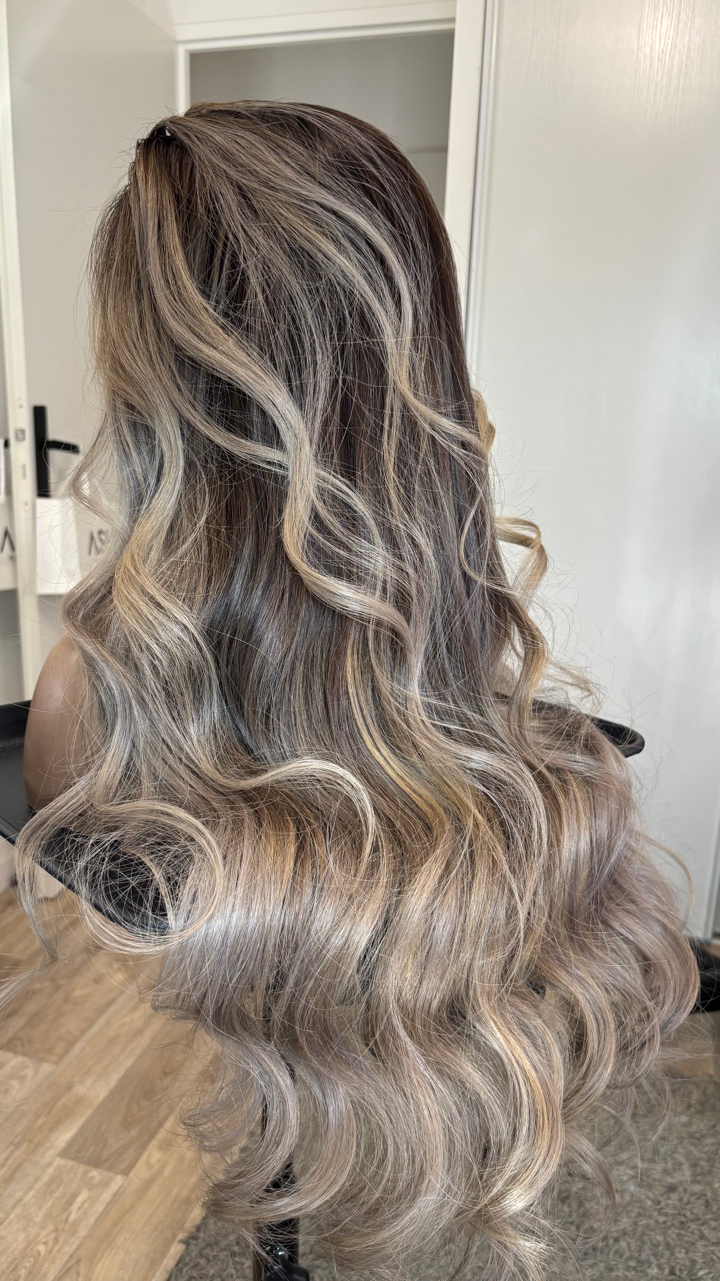 SL WIG